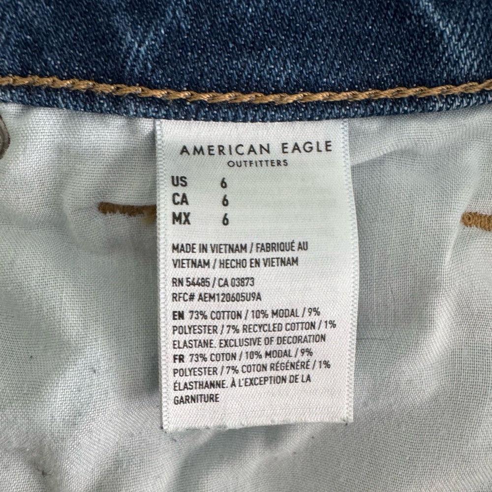 American Eagle Denim High Rise Mom Shorts, Size 6 - Picture 4 of 4